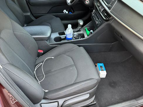 Used 2017 Kia Optima LX w/ Driver Convenience Package image 4