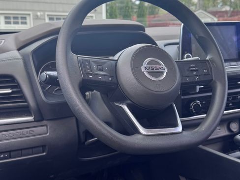 Used 2021 Nissan Rogue S image 10