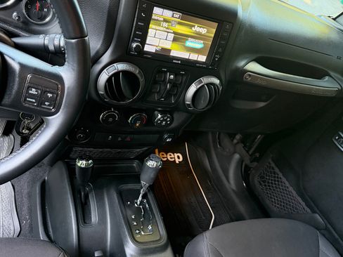 Used 2017 Jeep Wrangler Unlimited Sport w/ Quick Order Package 24S AWD/4WD image 5