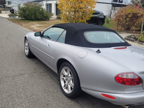 Used 2001 Jaguar XK8 Convertible image 16