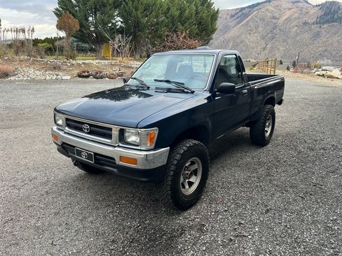Used 1994 Toyota Pickup DX image 6