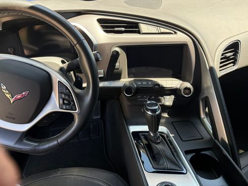 Used 2019 Chevrolet Corvette Stingray Coupe w/ 1LT RWD image 9