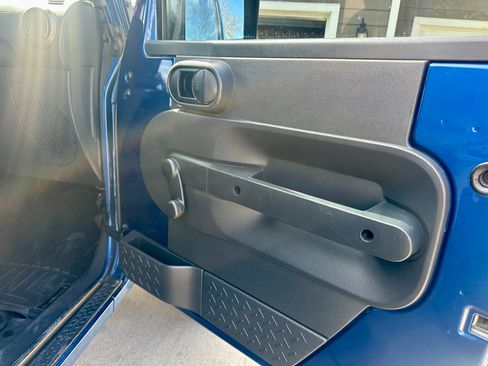 Used 2010 Jeep Wrangler Unlimited Sport image 13