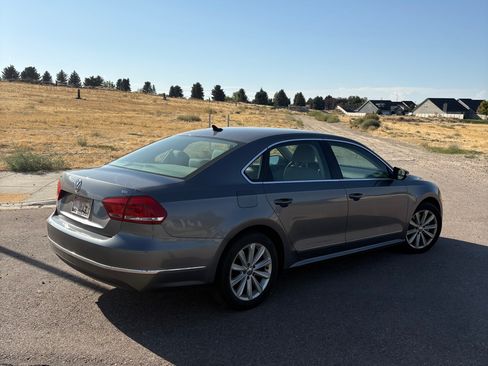Used 2012 Volkswagen Passat 2.5 SEL Premium FWD image 4