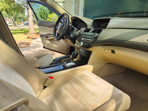 Used 2010 Honda Accord LX image 6