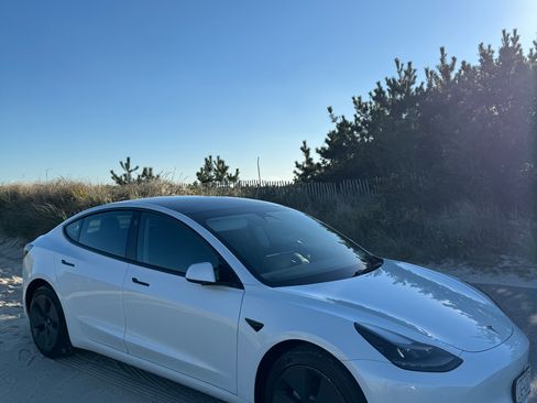 Used 2023 Tesla Model 3 Standard Range image 4