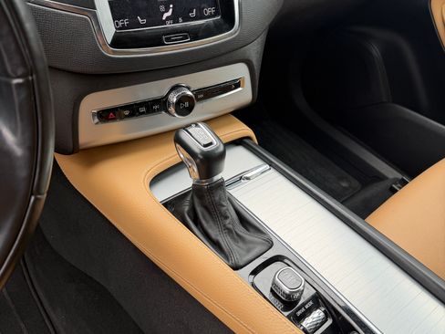 Used 2018 Volvo XC90 T6 Momentum w/ Convenience Package image 5