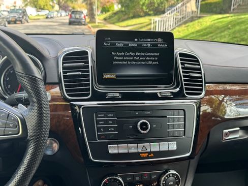 Used 2018 Mercedes-Benz GLS 450 450 4MATIC Sport Utility 4D image 16