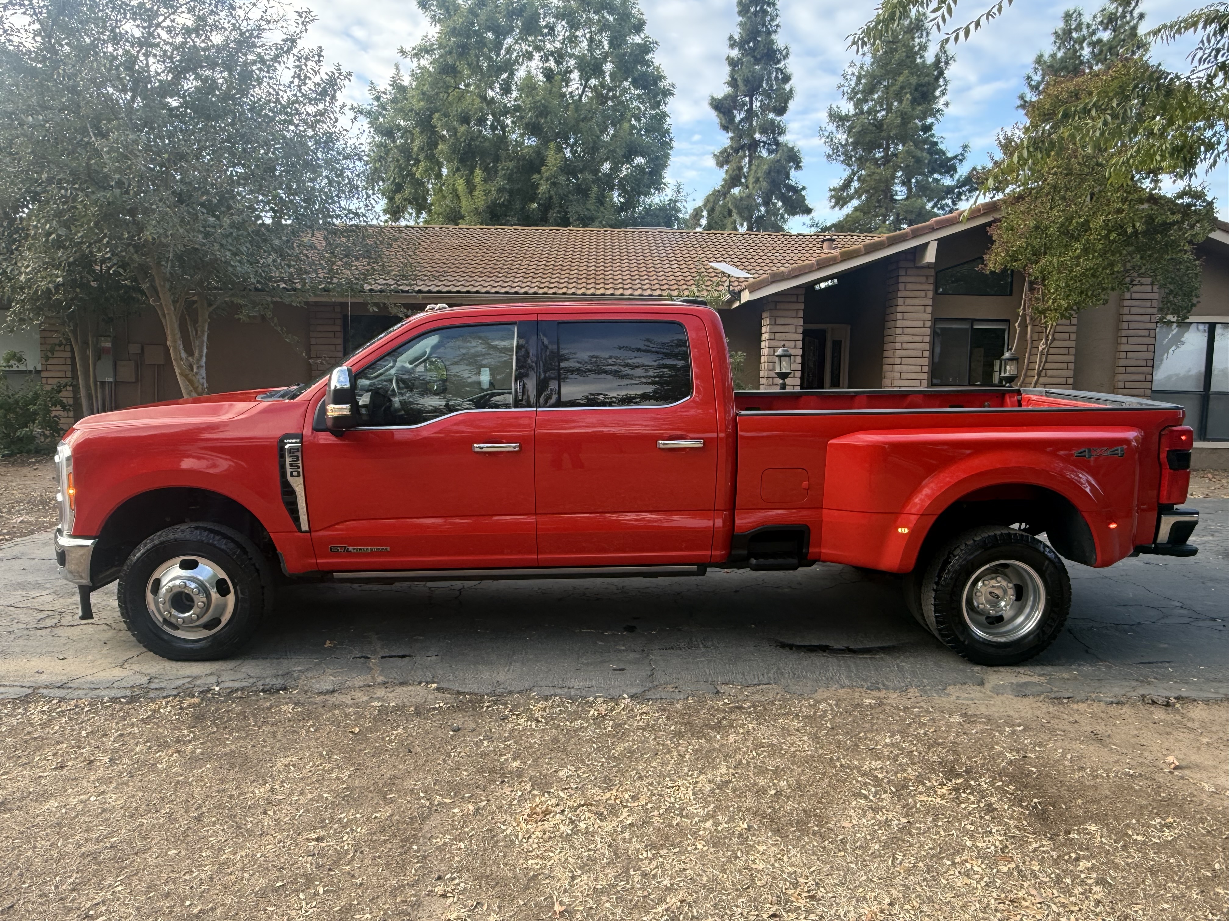 Used 2023 Ford F350 Lariat w/ Lariat Ultimate Package AWD/4WD image 2