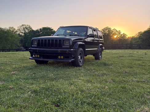 Used 1999 Jeep Cherokee 4WD 4-Door image 1