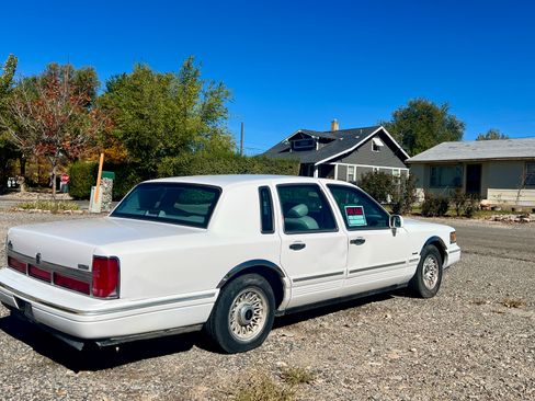 Used 1997 Lincoln Town Car Executive image 8