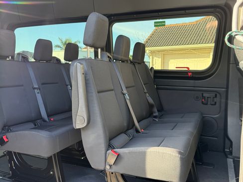 Used 2024 Mercedes-Benz Sprinter 2500 image 5