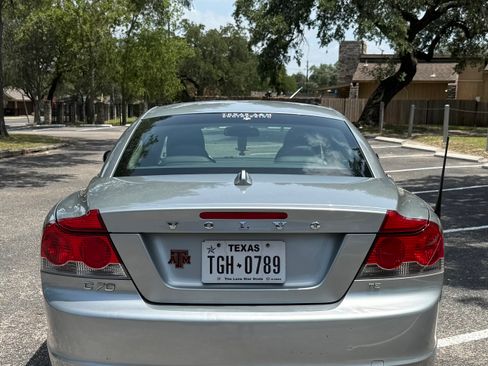 Used 2010 Volvo C70 T5 FWD image 6