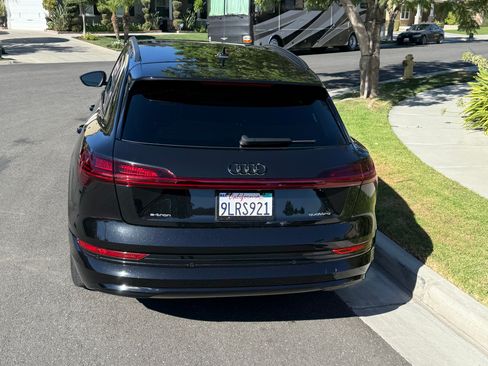Used 2021 Audi e-tron Premium w/ Convenience Plus Package AWD/4WD image 4