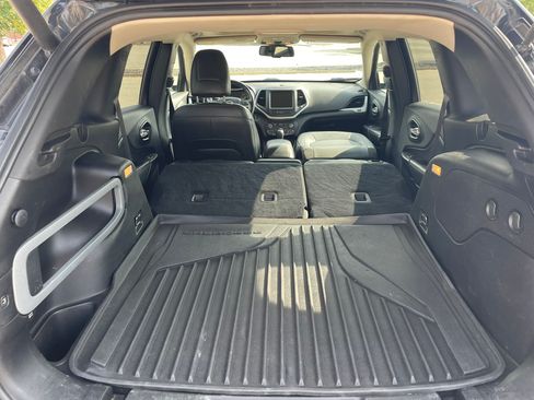Used 2015 Jeep Cherokee Trailhawk w/ Comfort/Convenience Group AWD/4WD image 17
