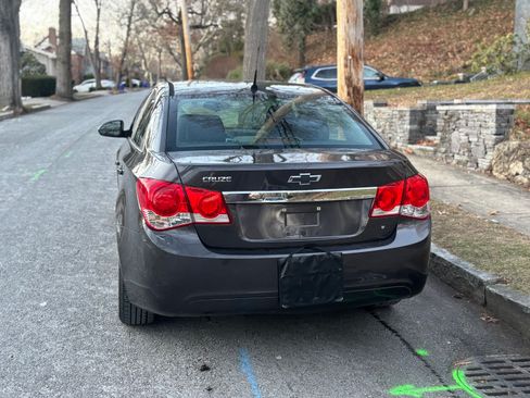 Used 2014 Chevrolet Cruze LS image 2