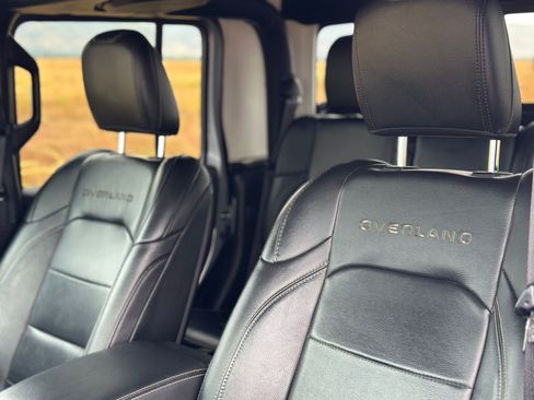 Used 2020 Jeep Gladiator Overland image 2