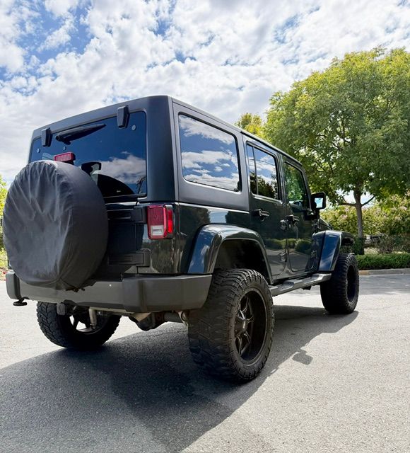 Used 2016 Jeep Wrangler Unlimited Sahara w/ Connectivity Group AWD/4WD image 6