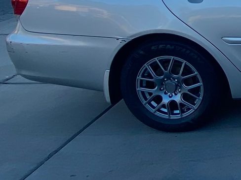 Used 2005 Toyota Camry FWD image 10