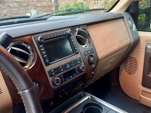 Used 2012 Ford F250 Lariat w/ Lariat Ultimate Pkg AWD/4WD image 8