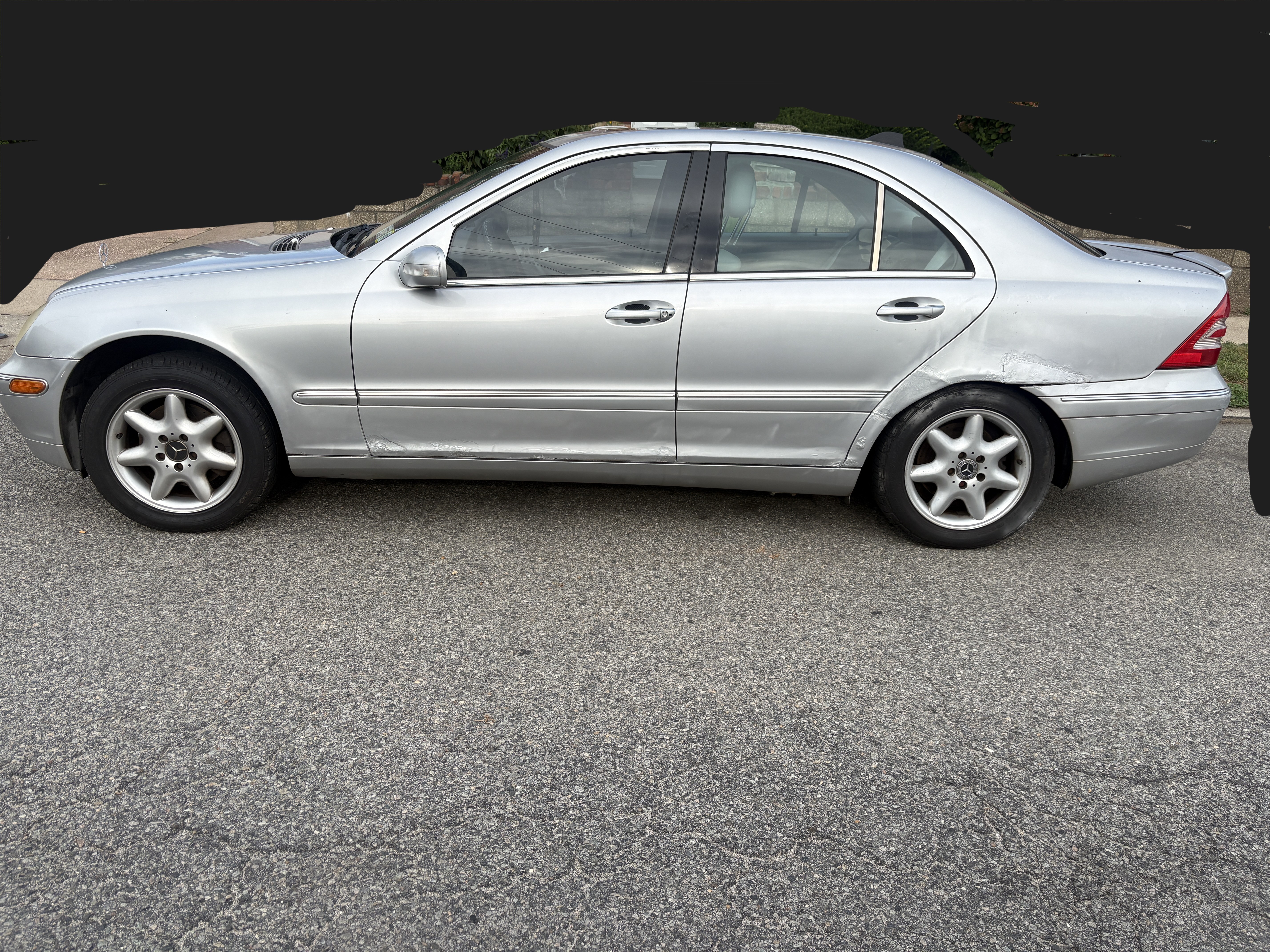 Used 2001 Mercedes-Benz C 320 Sedan image 16
