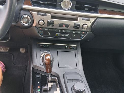Used 2014 Lexus ES 350 w/ Premium Package FWD image 6