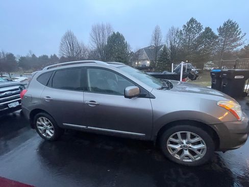 Used 2013 Nissan Rogue SL image 2