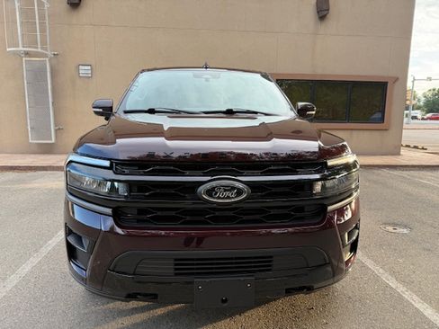 Used 2024 Ford Expedition Limited image 4