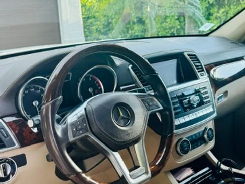 Used 2015 Mercedes-Benz GL 550 4MATIC image 11