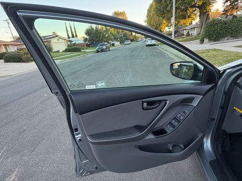 Used 2015 Hyundai Elantra SE w/ Option Group 02 image 14