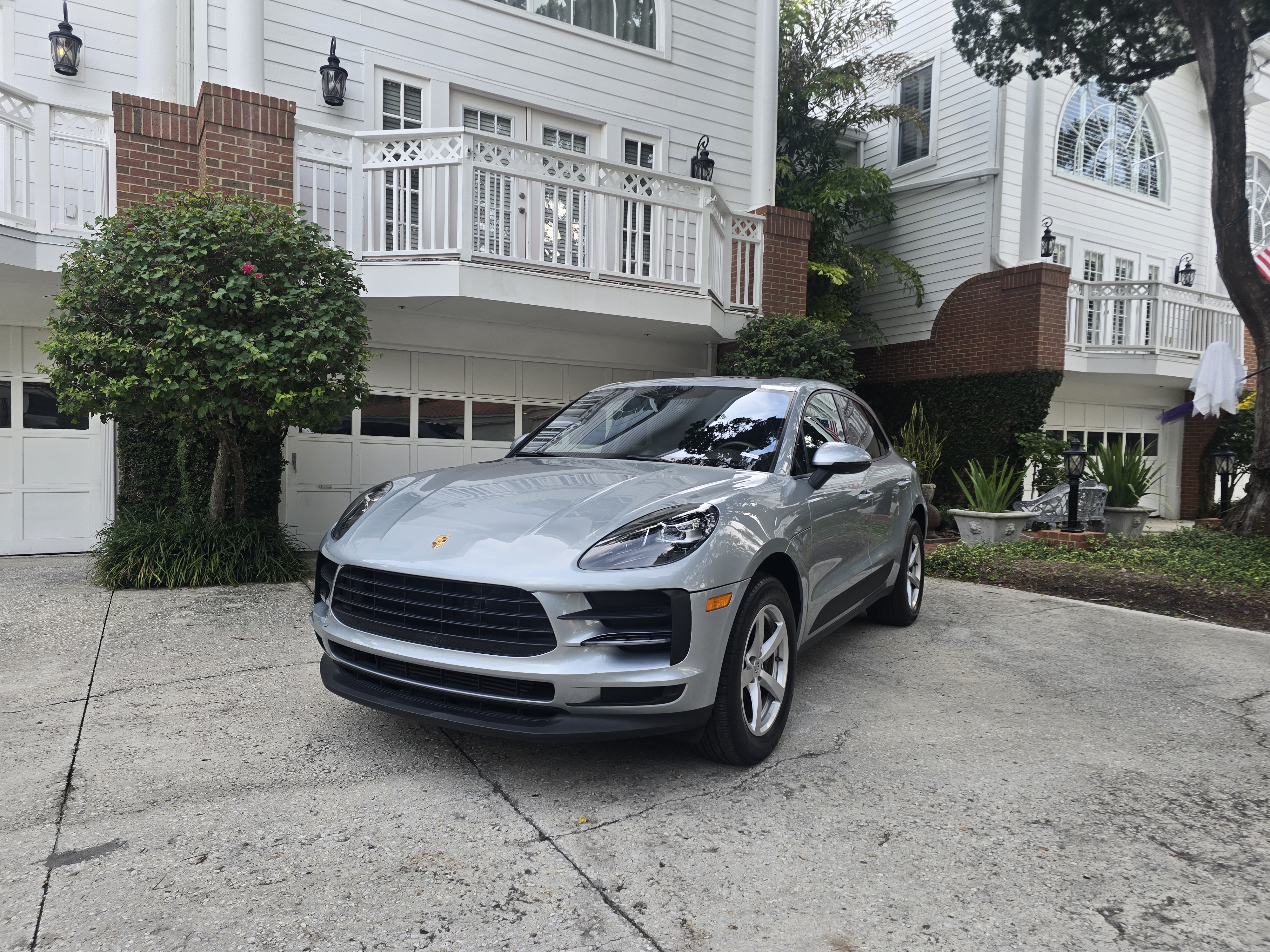 Used 2019 Porsche Macan AWD/4WD image 1