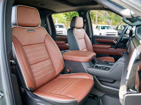 Used 2024 GMC Sierra 3500 Denali Ultimate image 18