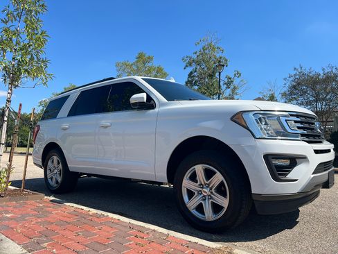 Used 2018 Ford Expedition XLT w/ Equipment Group 202A image 2
