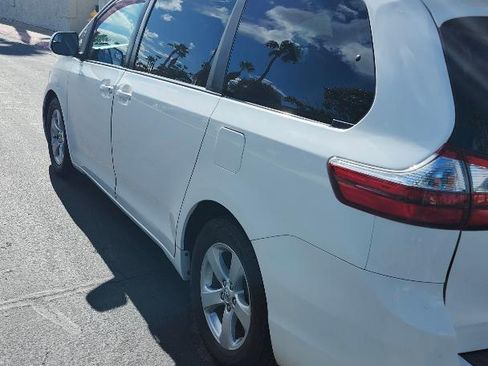 Used 2015 Toyota Sienna LE image 4