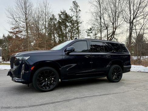 Used 2023 Cadillac Escalade Sport Platinum image 2