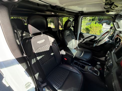 Used 2021 Jeep Wrangler Unlimited Rubicon w/ Dual Top Group AWD/4WD image 26