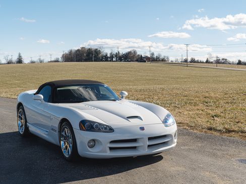 Used 2004 Dodge Viper SRT-10 image 5