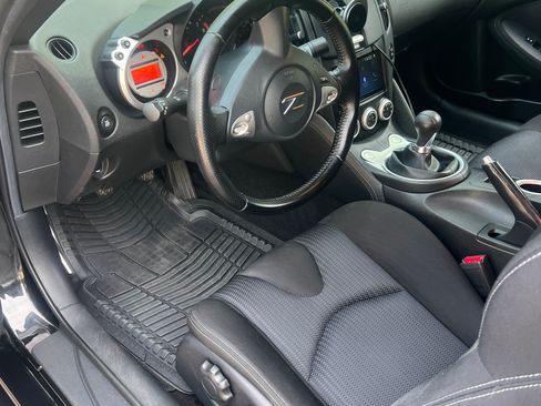 Used 2010 Nissan 370Z Coupe RWD image 6