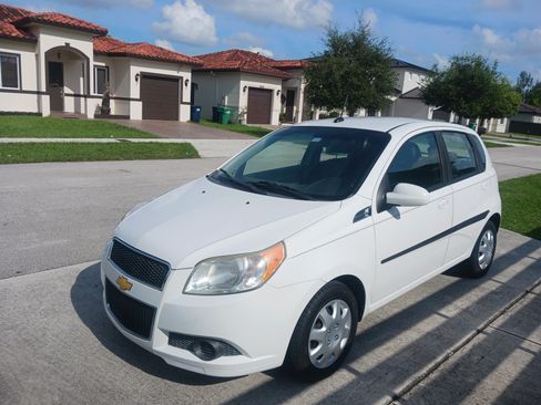 Used 2010 Chevrolet Aveo5 LT w/ Power and Convenience Package image 1