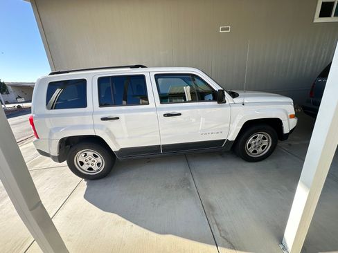 Used 2014 Jeep Patriot Sport image 6