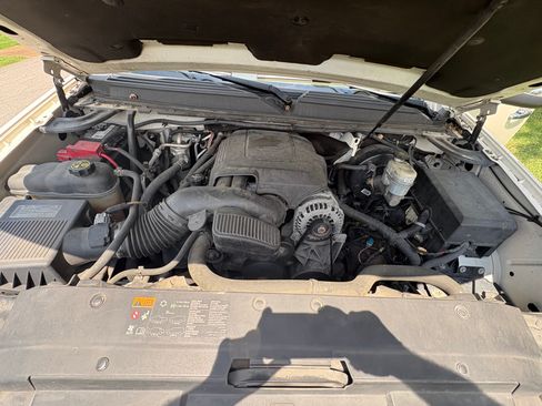 Used 2013 Chevrolet Tahoe LTZ AWD/4WD image 16