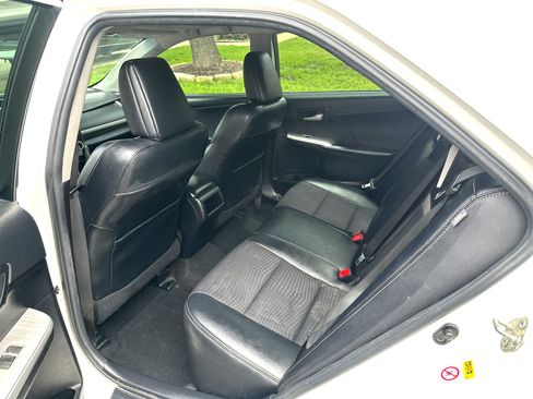 Used 2014 Toyota Camry SE FWD image 9