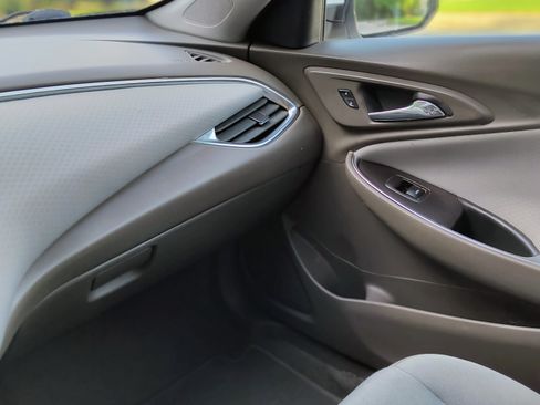 Used 2020 Chevrolet Malibu LT image 17