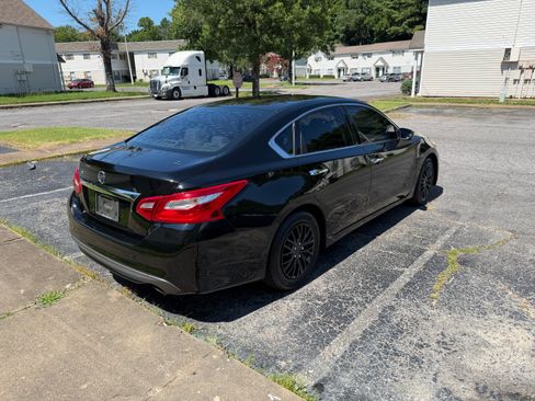 Used 2016 Nissan Altima 2.5 FWD image 2