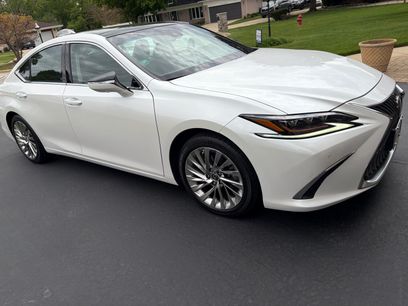 Used 2020 Lexus ES 350 Ultra Luxury w/ Accessory Package 2