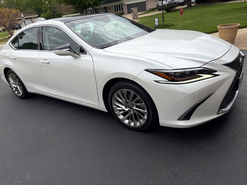 Used 2020 Lexus ES 350 Ultra Luxury w/ Accessory Package 2 FWD image 1