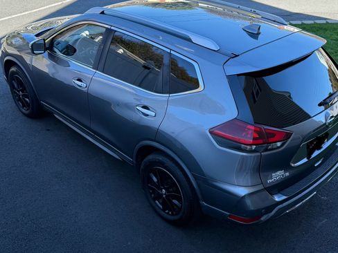Used 2019 Nissan Rogue SV image 4
