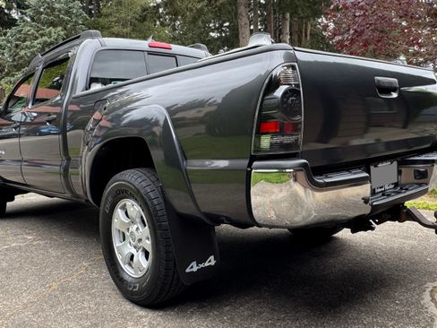 Used 2012 Toyota Tacoma 4x4 Double Cab w/ SR5 Pkg image 5