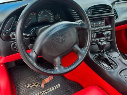 Used 2004 Chevrolet Corvette Coupe RWD image 4