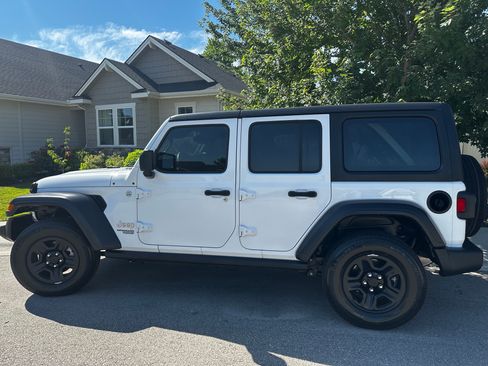 Used 2019 Jeep Wrangler Unlimited Sport AWD/4WD image 4